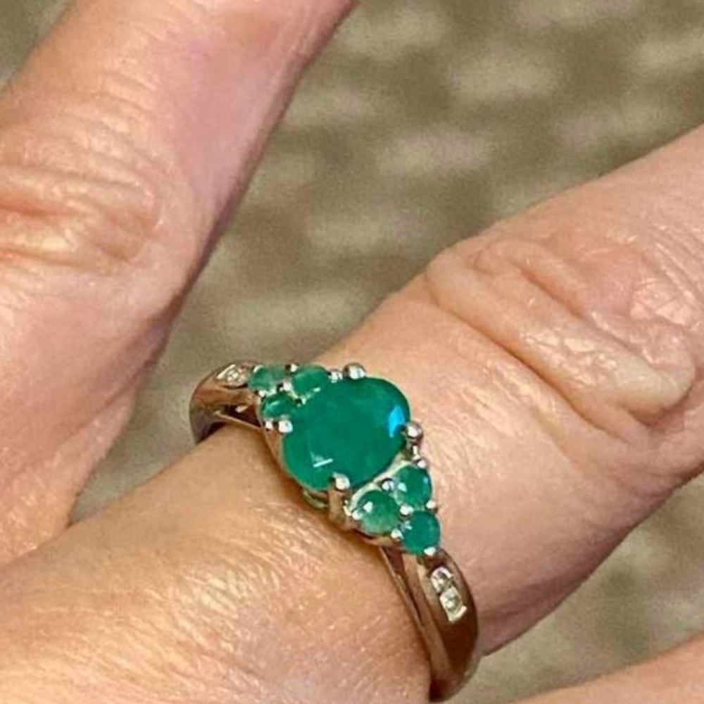Emerald and diamond ring